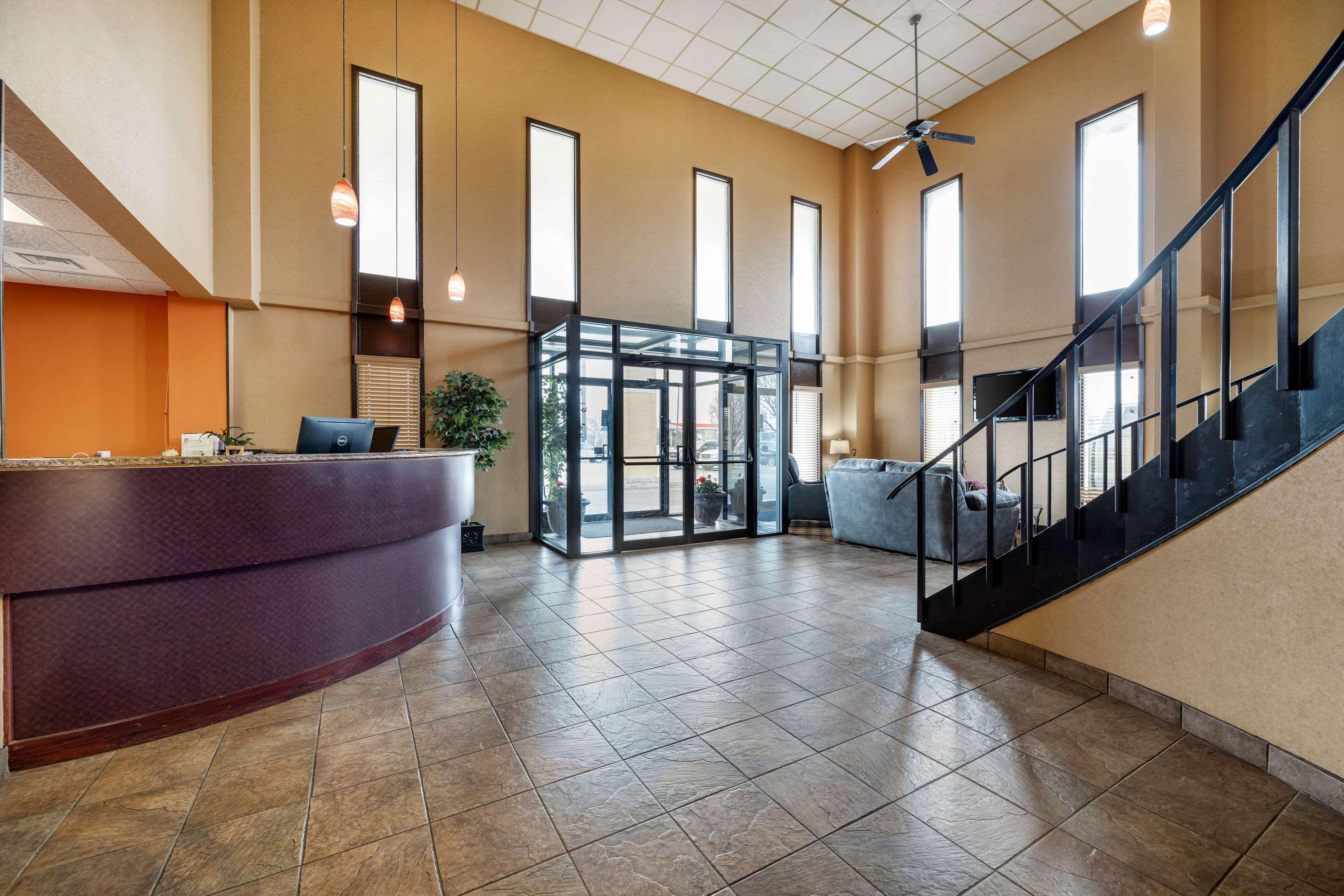 Rodeway Inn South Hutchinson Ngoại thất bức ảnh