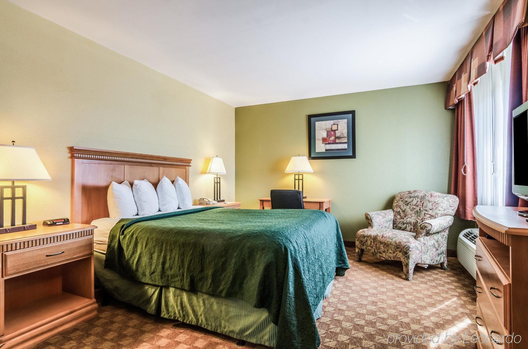 Rodeway Inn South Hutchinson Ngoại thất bức ảnh