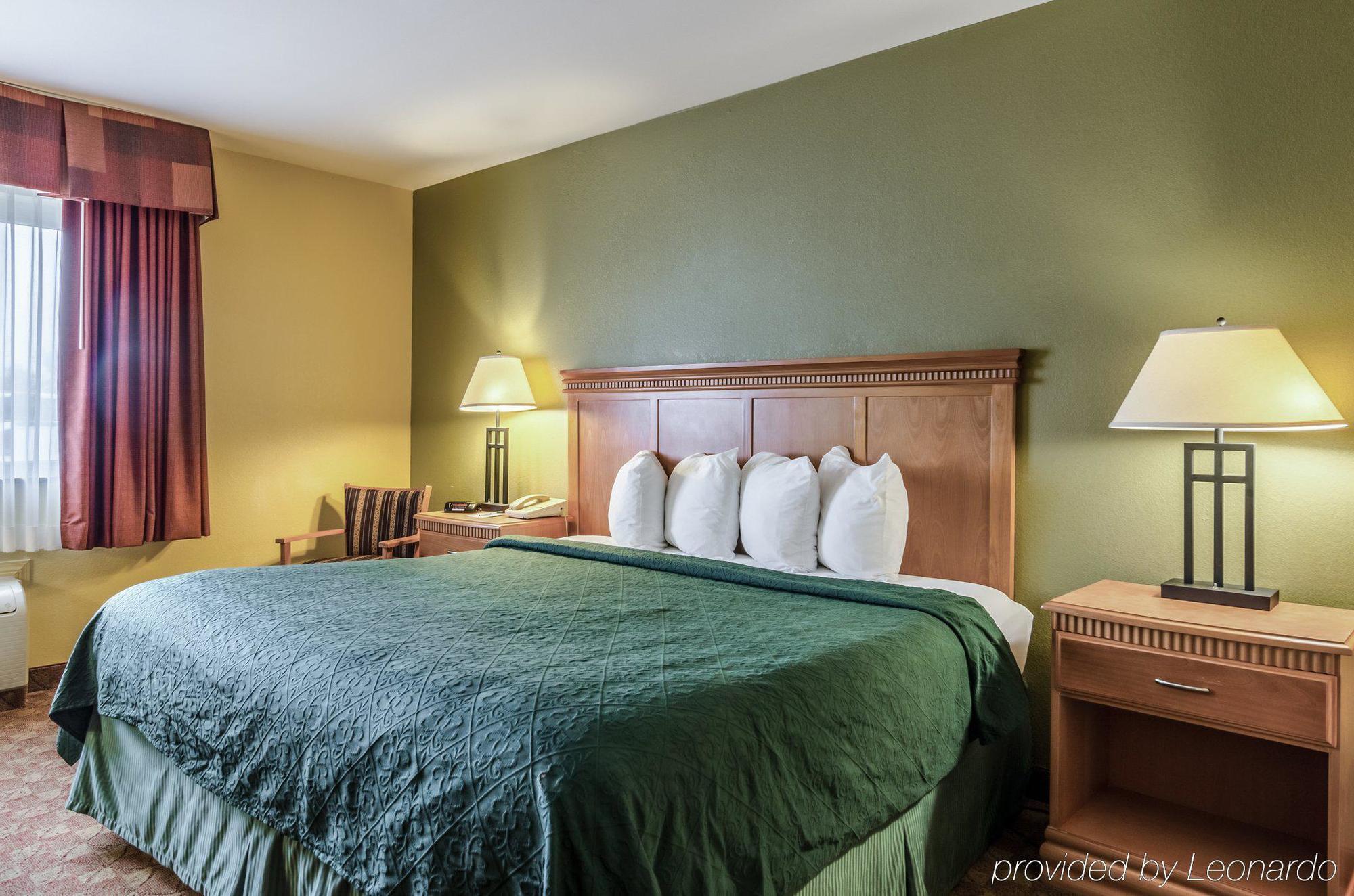 Rodeway Inn South Hutchinson Ngoại thất bức ảnh