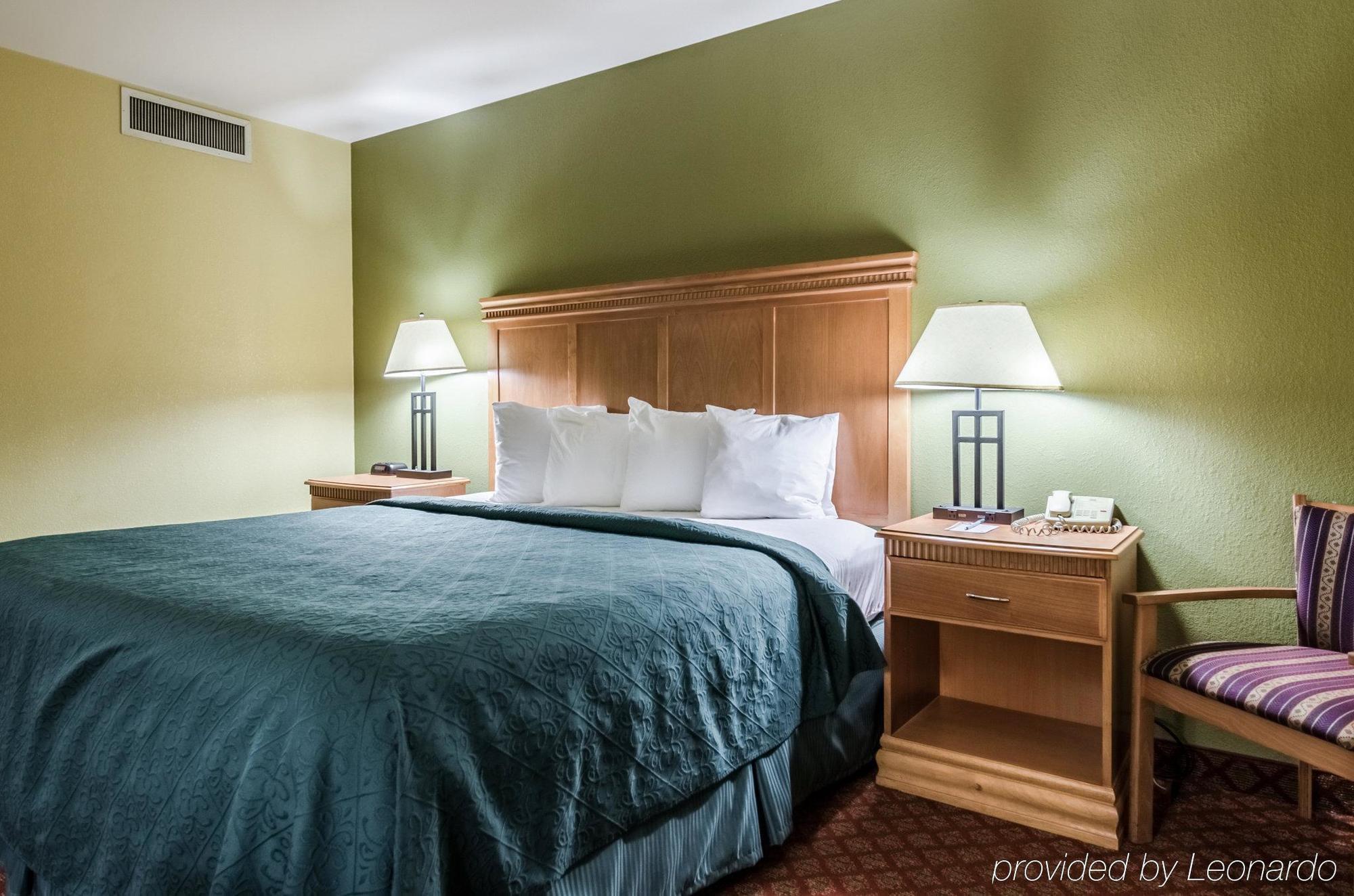 Rodeway Inn South Hutchinson Ngoại thất bức ảnh