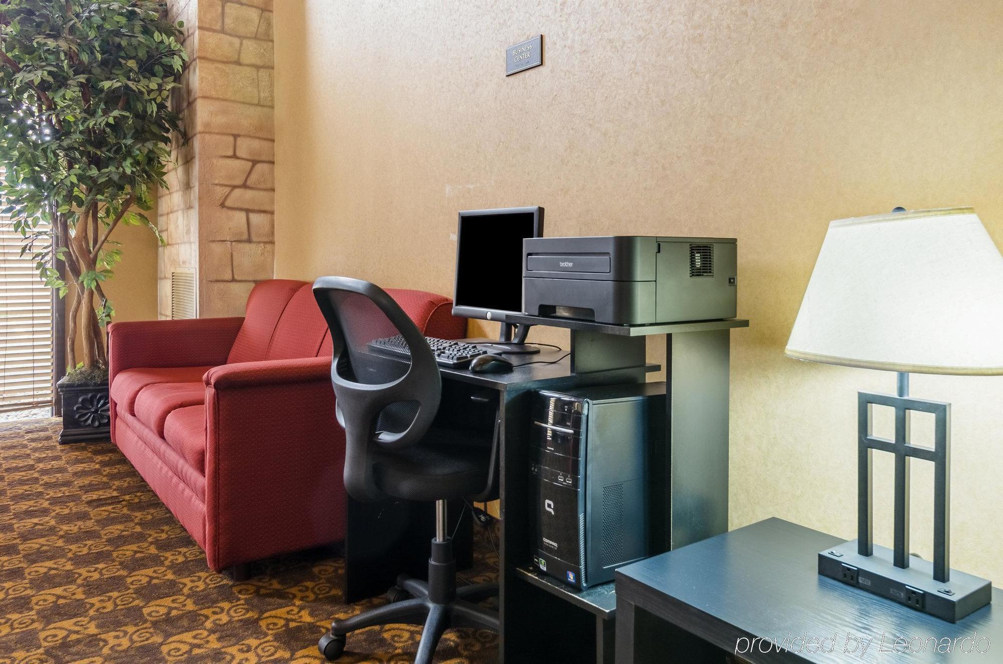Rodeway Inn South Hutchinson Ngoại thất bức ảnh
